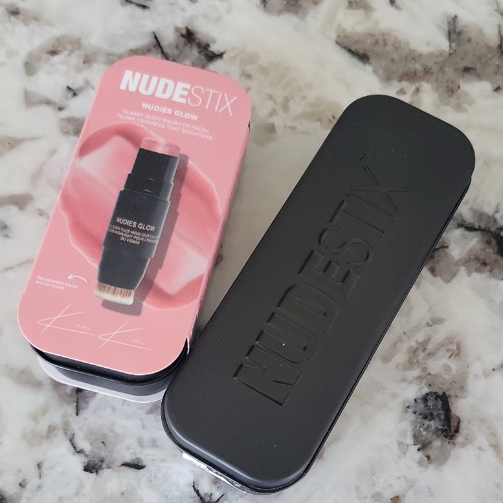 NUDESTIX Nudies Glow & Brush